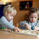 Дети с развивающей игрой