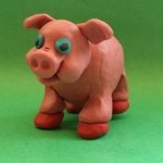 Поросенок из пластилина